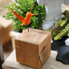 Colibrí con base de madera